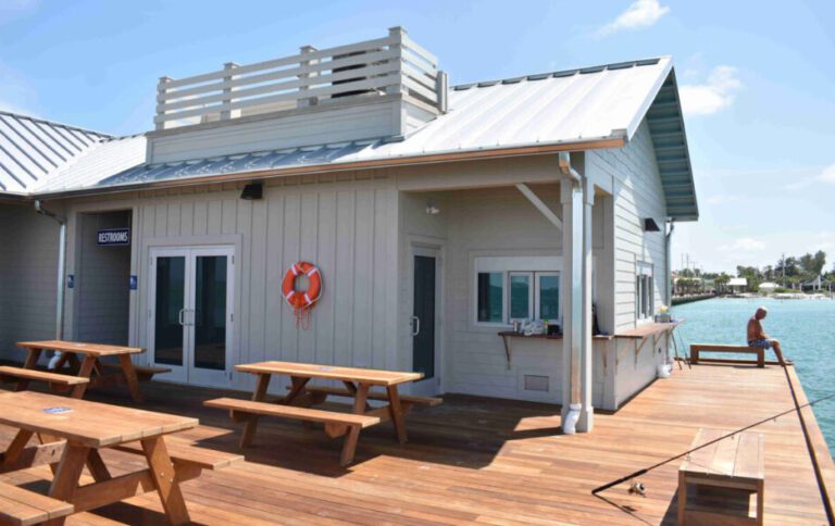 Grill and bait shop tenant sought for City Pier