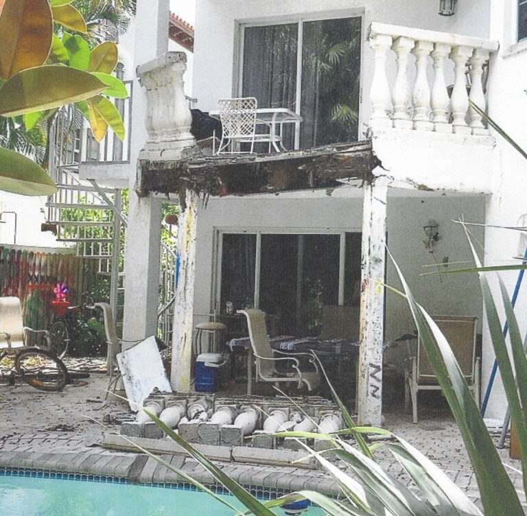Balcony collapses in Holmes Beach