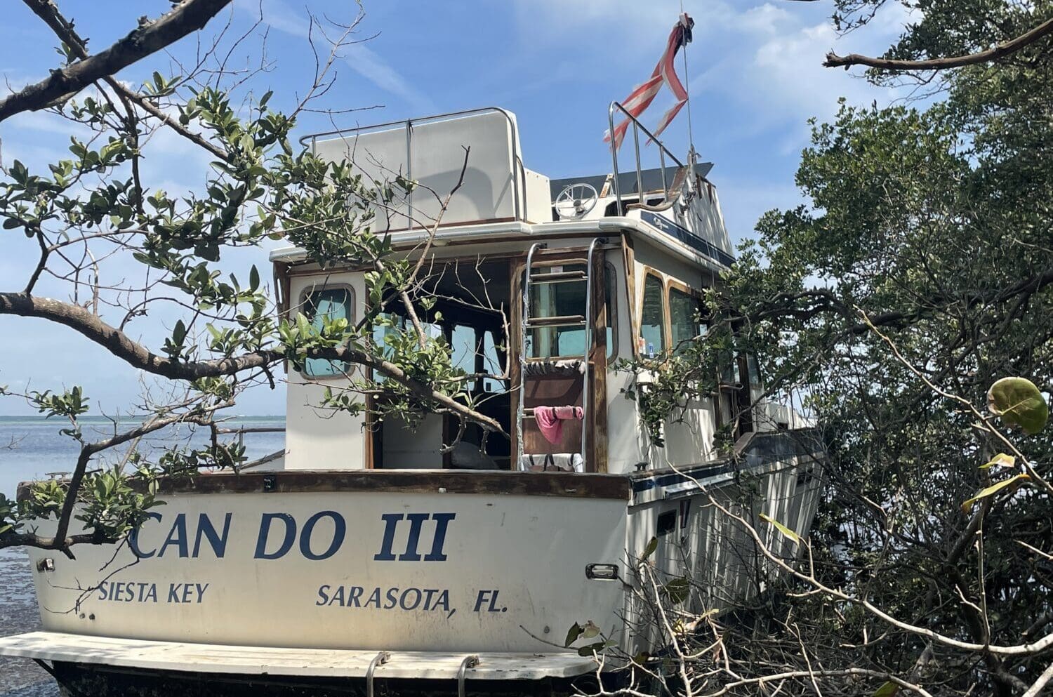 Abandoned boat at Robinson Preserve AMI Sun