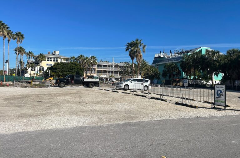 Paid parking lot opens in Bradenton Beach