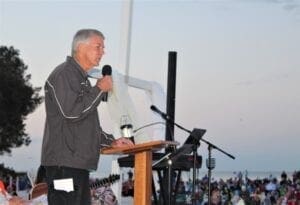 Worshippers brave cold sunrise service