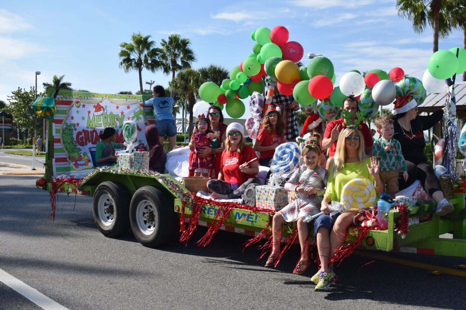 Ami Christmas Parade 2022 Ringing In The Holiday Season, Island-Style - Ami Sun