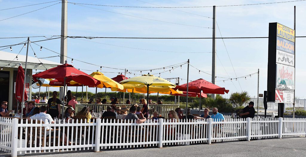 Residents request expiration of expanded outdoor seating