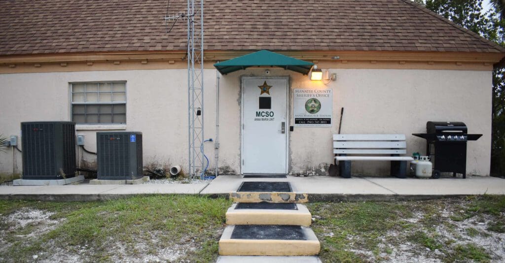 City purchasing leased annex building