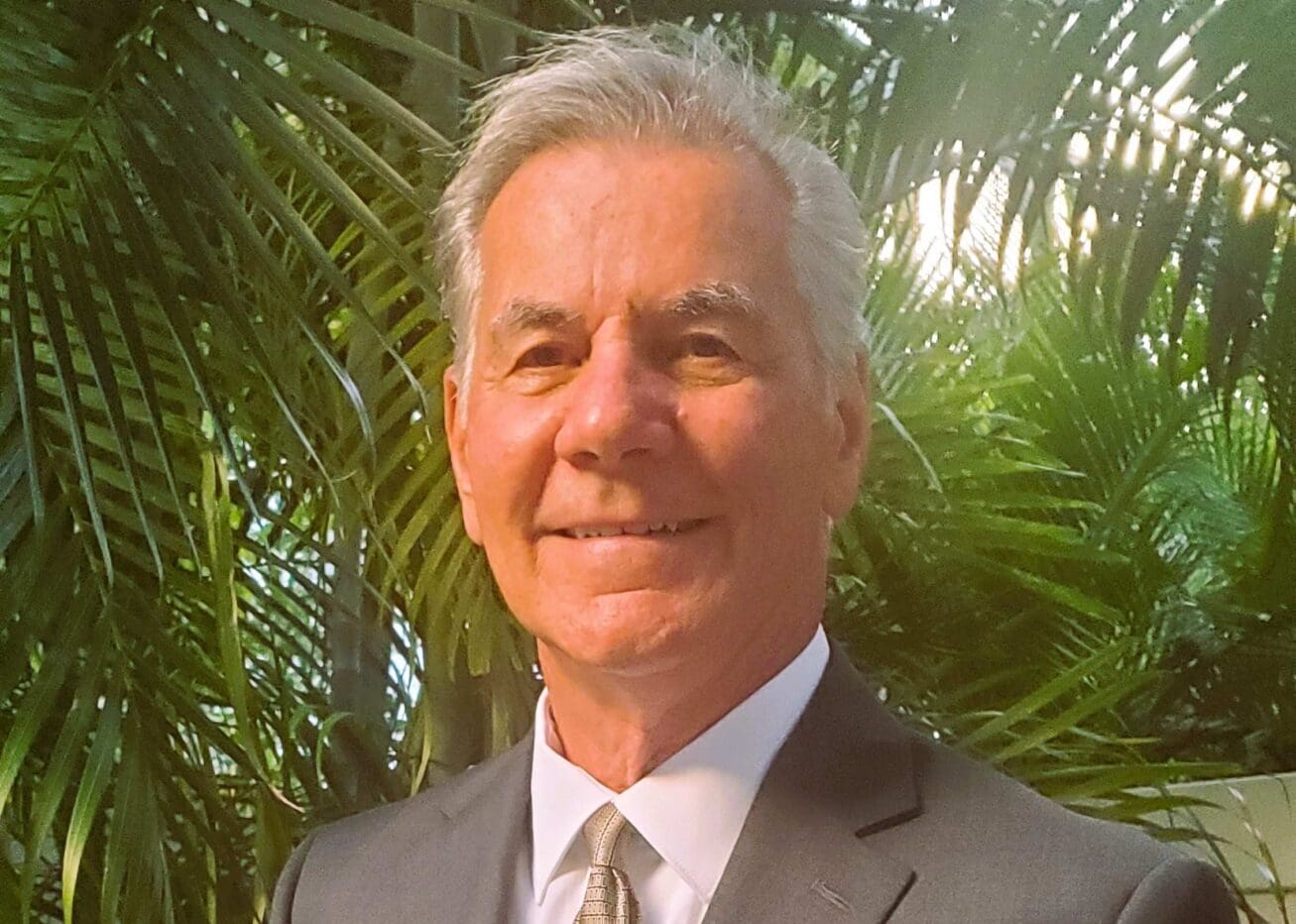 Holmes Beach commissioner seeks re-election