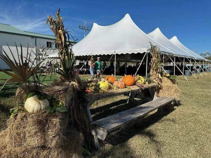 Island community gives thanks together