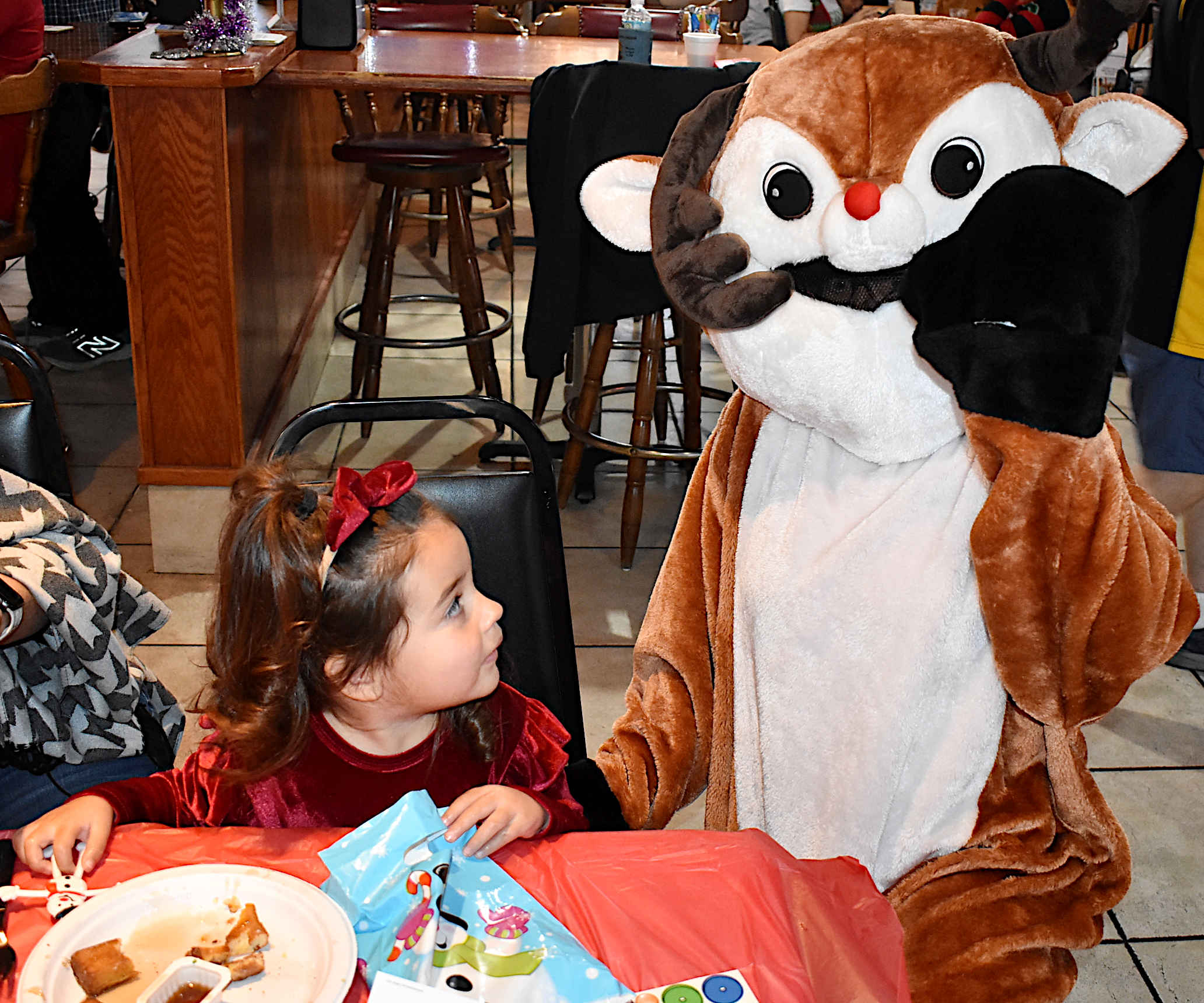 Moose lodges host Christmas party for kids
